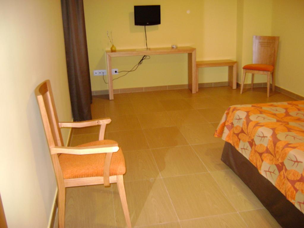 Hostal Jijones Villarrubia de los Ojos Habitación foto